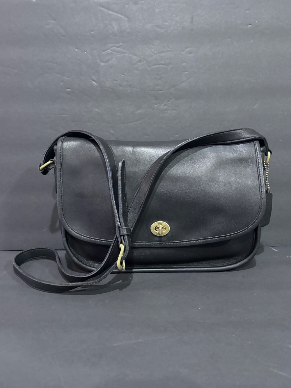 VTG Coach Classic Black Leather City Bag Crossbody Purse Brass 9790